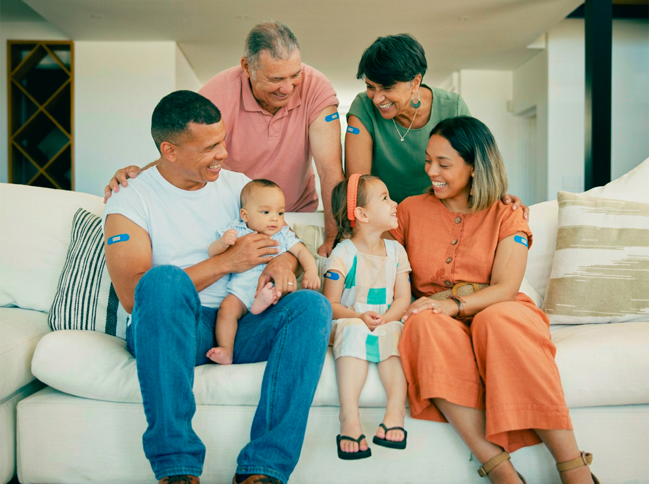 Família sendo atendida com carinho pela equipe Prime Vaccine